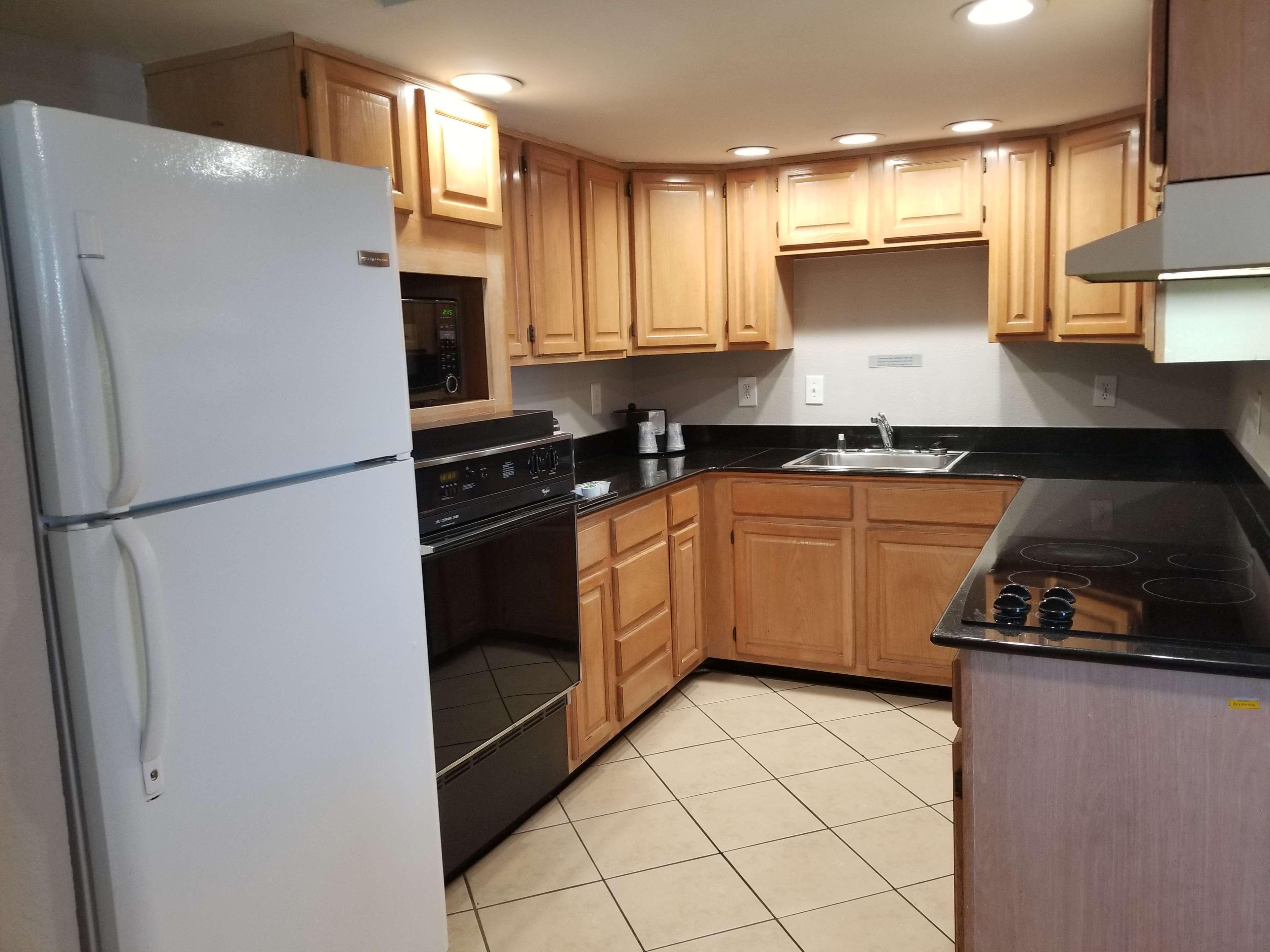 Best Western Plus Holiday Sands Inn & Suites Norfolk Esterno foto