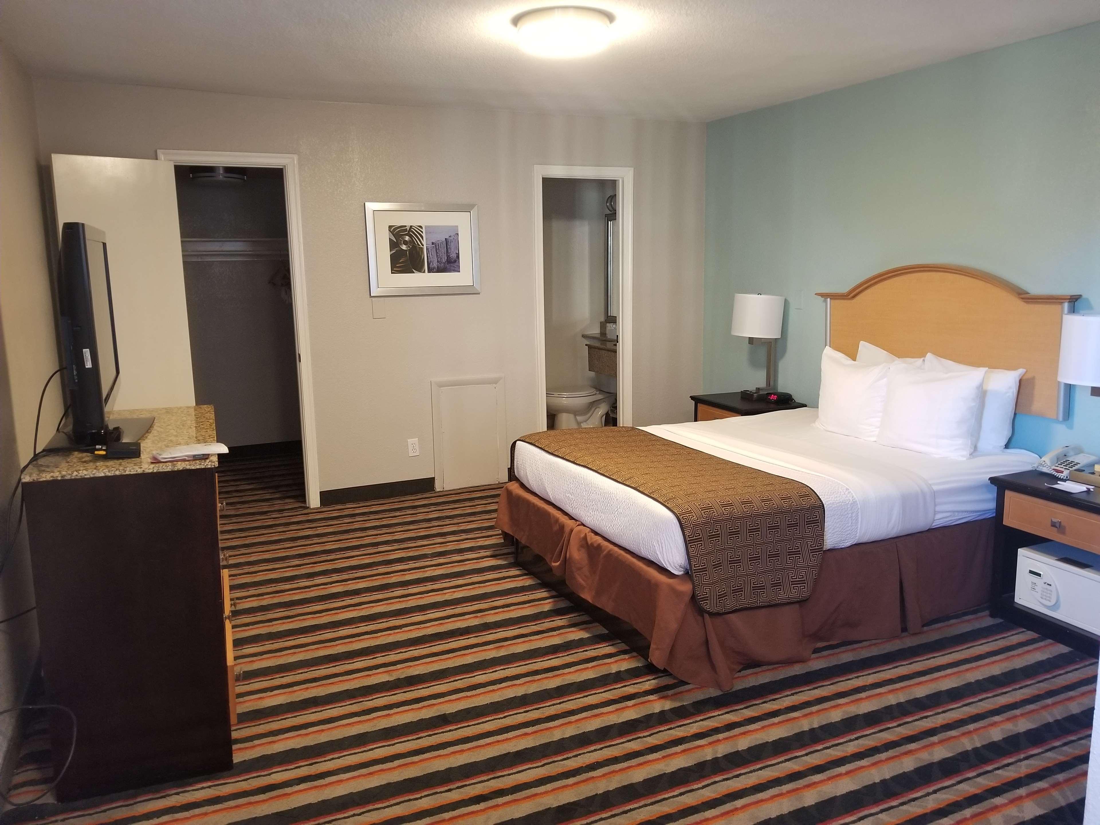 Best Western Plus Holiday Sands Inn & Suites Norfolk Esterno foto