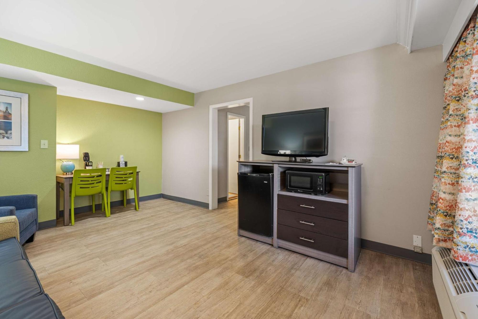 Best Western Plus Holiday Sands Inn & Suites Norfolk Esterno foto