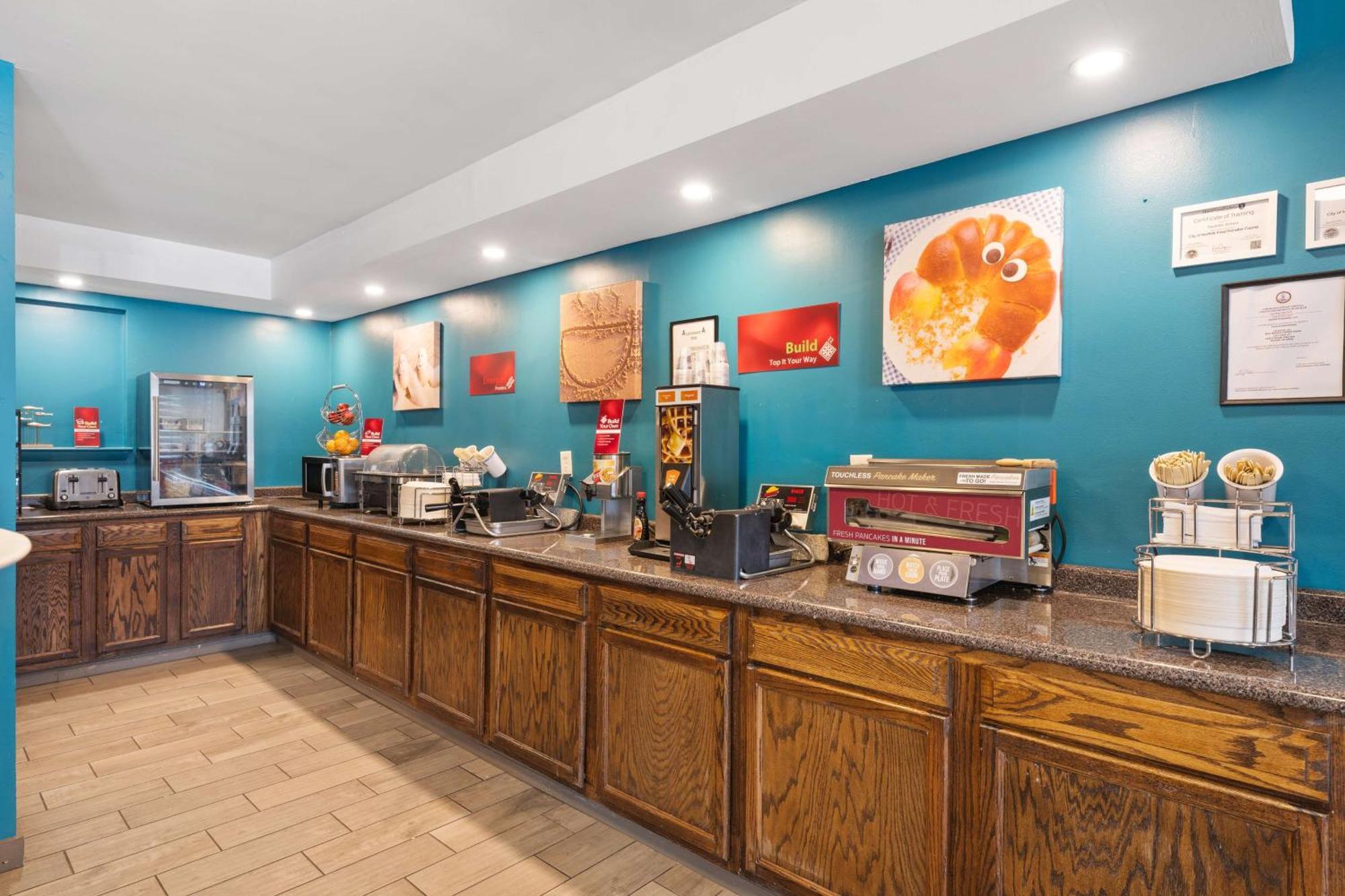 Best Western Plus Holiday Sands Inn & Suites Norfolk Esterno foto