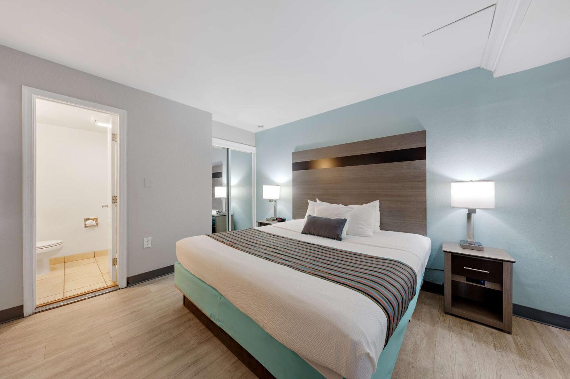 Best Western Plus Holiday Sands Inn & Suites Norfolk Esterno foto